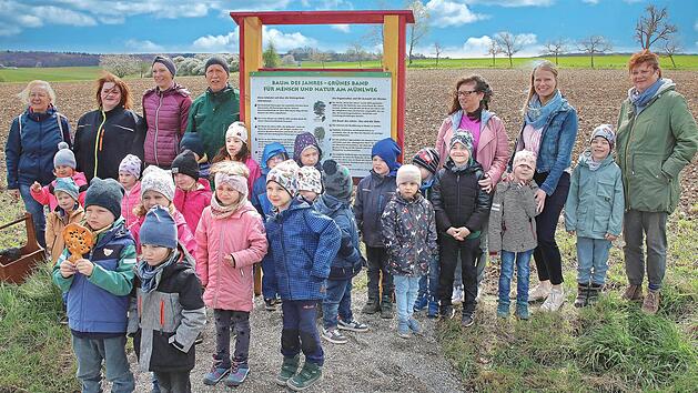 Am Mühlweg wurde wieder ein Baum des Jahres, diesmal eine Birke, gepflanzt.