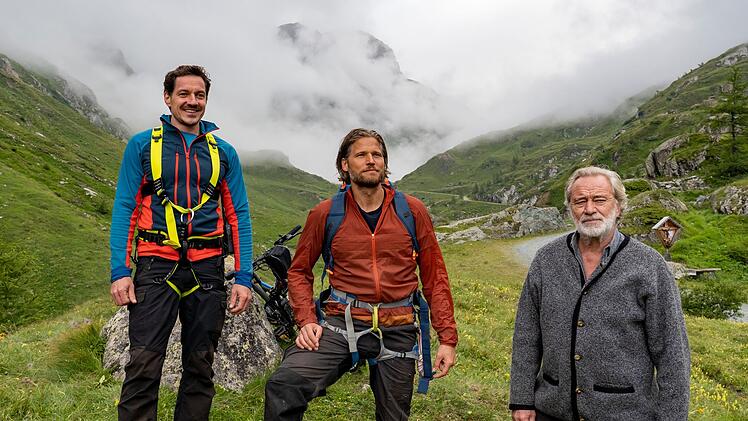 Tobias Herbrechter (Markus Brandl, links), Markus Kofler (Sebastian Str&ouml;bel, Mitte) und Hubert Lindner (Gerd Silbereisen) haben sich gro&szlig;e Sorgen gemacht.