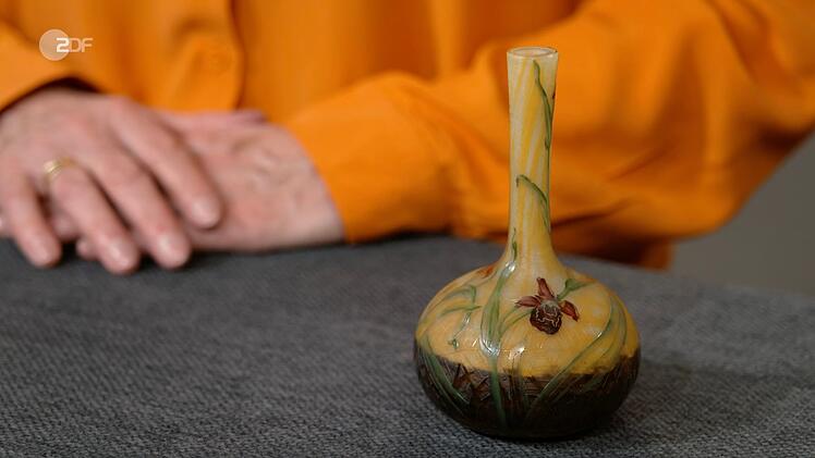 Eine kleine Vase erkannte Friederike Werner als typische Jugendstil-Vase mit &Uuml;berfangglas.