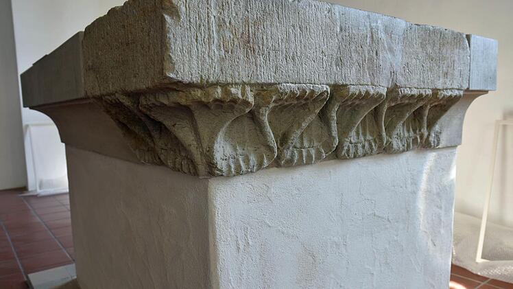 Die "Zeichnung" der Mensa des Altars in der St. Michaelskapelle korrespondiert mit der Mensa am Hochaltar in der Ritterkapelle.