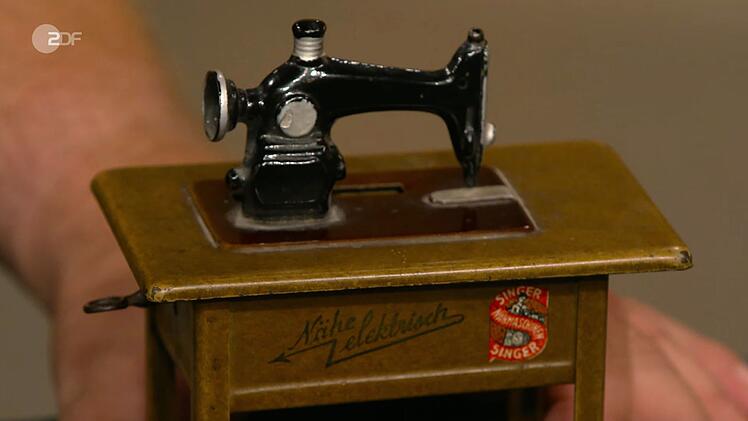 Die Spardose in Form einer N&auml;hmaschine hatte fr&uuml;her noch einen anderen Zweck.