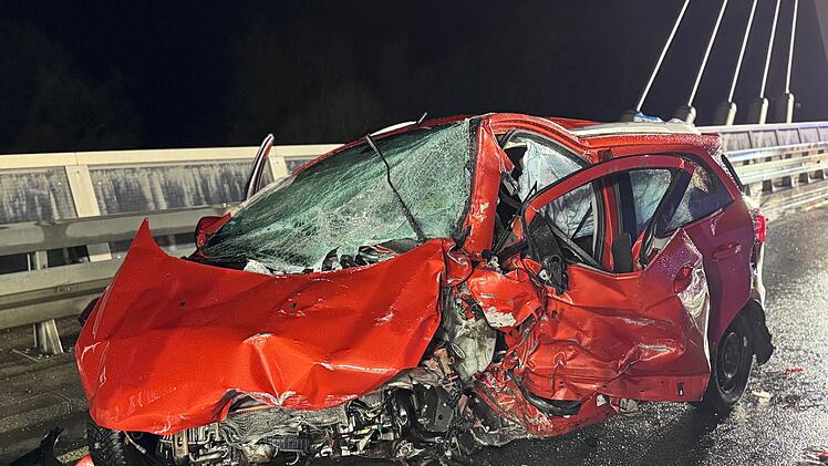 Schwerer Frontalcrash auf der B289 &ndash; Ein Toter, ein Schwerstverletzter