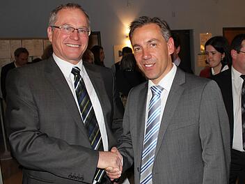 Martin Oberle (links) und Alexander Tritthart bewerben sich am Sonntag in der Stichwahl um das Amt des Landrats in Erlangen-Höchstadt. Foto: Andreas Dorsch