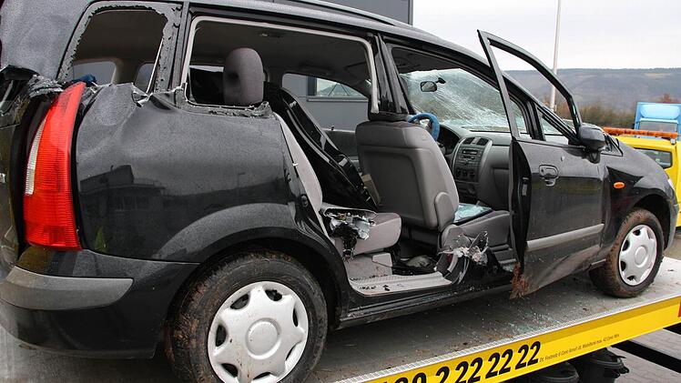 Die Fahrzeuge wurde con Marcus Gerner und seinem Team abgeschleppt. Foto: Ralf Ruppert