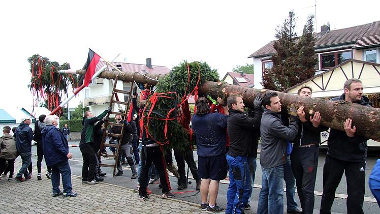 Heßdorfer Kirchweih  Foto: Richard Sänger