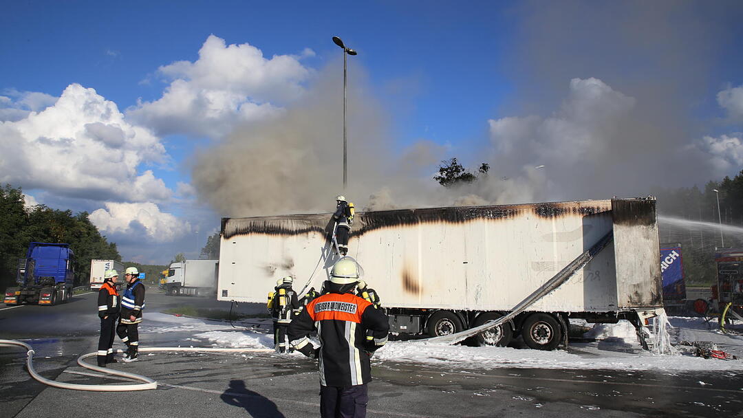 Schwabach: Lkw brannte auf A6