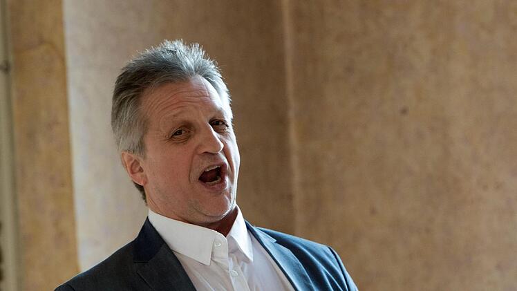 Michael Lion  singt den Don Magnifo in Rossinis "La Cenerentola" am Landestheater Coburg. - Szene aus der Einführunsmatinee im Spiegelsaal.Foto: Jochen Berger
