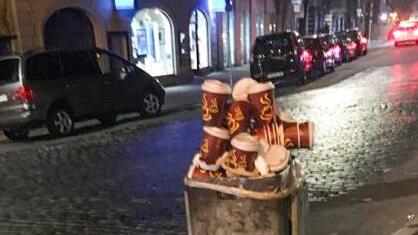 Wenn man den vollen Mülleimer am Rondo vom Samstag sieht, wird viel "To Go"-Kaffee vor Ort getrunken. Foto: privat