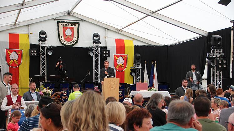 Gebannt lauschten die Nüdlinger. Foto: Johannes Schlereth