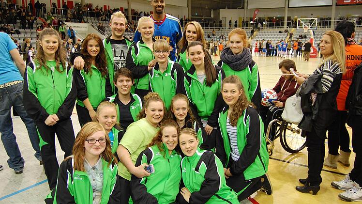 Die Bad Rodacher City Dancers, die vor der Show und in der Pause als Cheerleaders auftraten