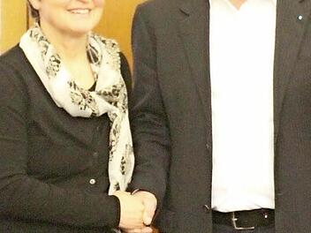 Bürgermeister Wolfgang Beiergrößlein begrüßte Martina Zwosta im Gremium.  Foto: Marco Meißner