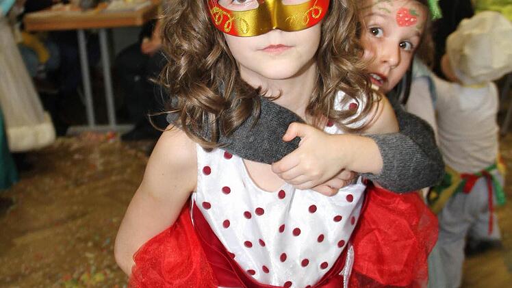 Gemäß dem Motto waren auch venezianische Masken vertreten.  Fotos: Gerda Völk