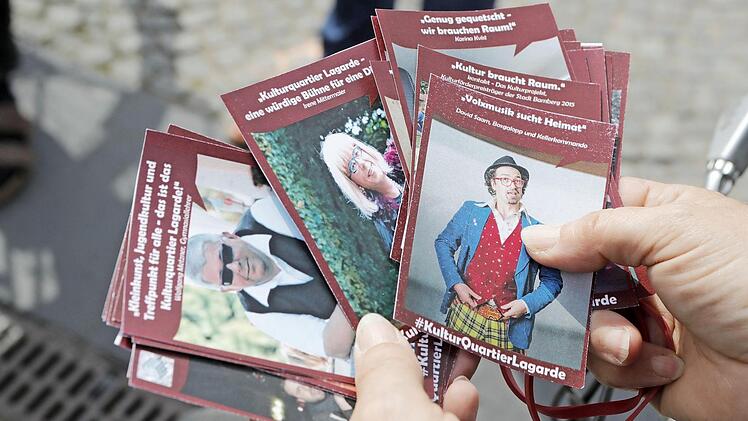 Michael Schmitt brachte zur Sitzung ein Kultur-Quartett f&uuml;r jeden mit.