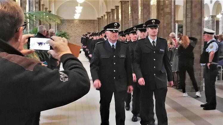 Einzug der Polizeianwärter in die Wandelhalle.Sigismund von Dobschütz