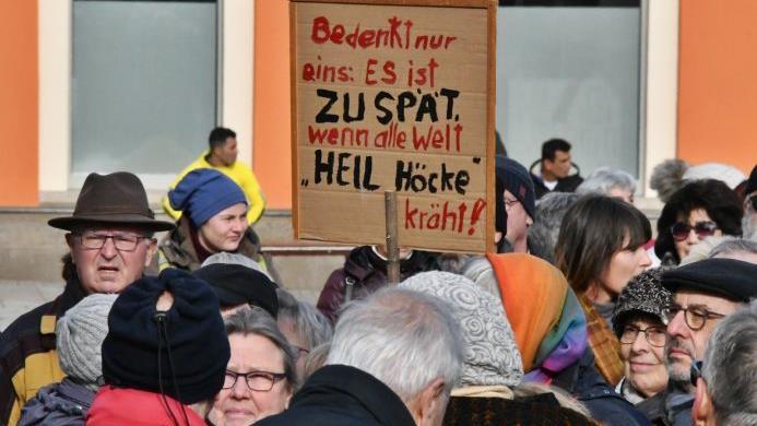 Es werden vermutlich einige Hundert Menschen sein, die morgen gegen den Auftritt des Thüringer AfD-Landesvorsitzenden in der Kulmbacher Stadthalle demonstrieren. Symbolbild: Archiv/Hanns-Friedrich