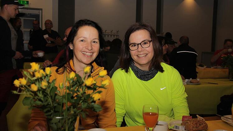 Vor dem Start: Gespannte Erwartung beim Frühstück in der Stadthalle  Foto: Katrin Geyer