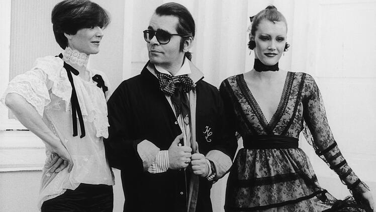 In den 1980-ern näherte sich Lagerfeld bereits dem Look an, mit dem man ihm noch heute verbindet.