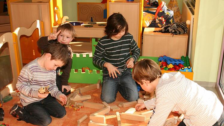 Die Kinder fühlen sich wohl im Sommeracher Kindergarten. Die Bilder entstanden bei der Einweihung der Einrichtung im Frühjahr. Foto: privat