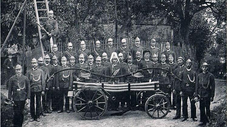 Seit 140 Jahren gibt es die Feuerwehr Wittershausen. Unser Bild zeigt die Aktiven des Jahres 1902. Foto: Archiv Günther Straub