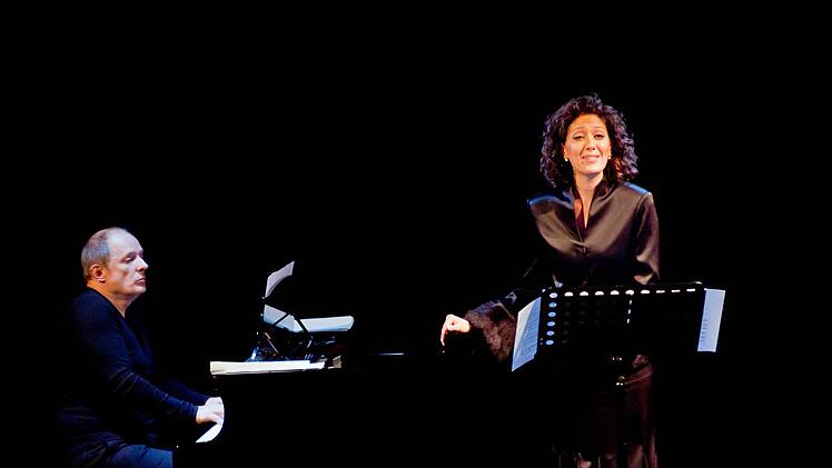 Ana Cvetkovic-Stojnic beeindruckte mit einem Liederabend in der Reithalle. Am Klavier begleitet sie ihr Ehemann Vladimir Stojnic. Foto: Jochen Berger