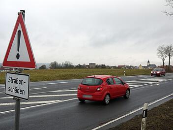 Die Bundesstraße 4 ist im Bereich des Itzgrund am Ende ihrer  Nutzungszeit angelegt. Deshalb wird das Staatliche Bauamt im Sommer die Fahrbahn auf über sieben Kilometer  Länge grundlegend sanieren.Berthold Köhler