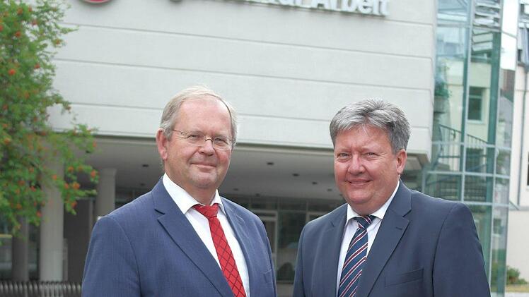 Zwei langjährige Berufskollegen: Henri Schulz (links) und sein Nachfolger bei der Arbeitsagentur, Thomas Oetter.Peter Müller