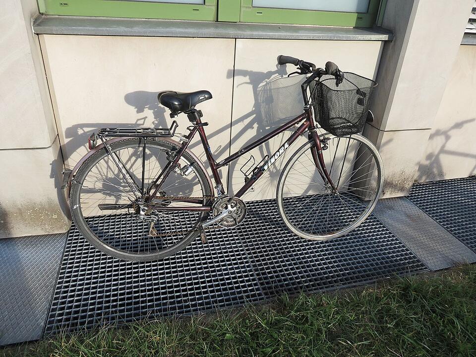 Fahrräder auf der Erba-Insel gefunden: Polizei sucht Besitzer