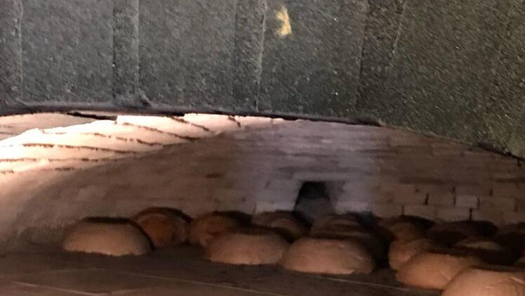 Original Brote im Holzbackofen. Kathrin Romeis-Merten