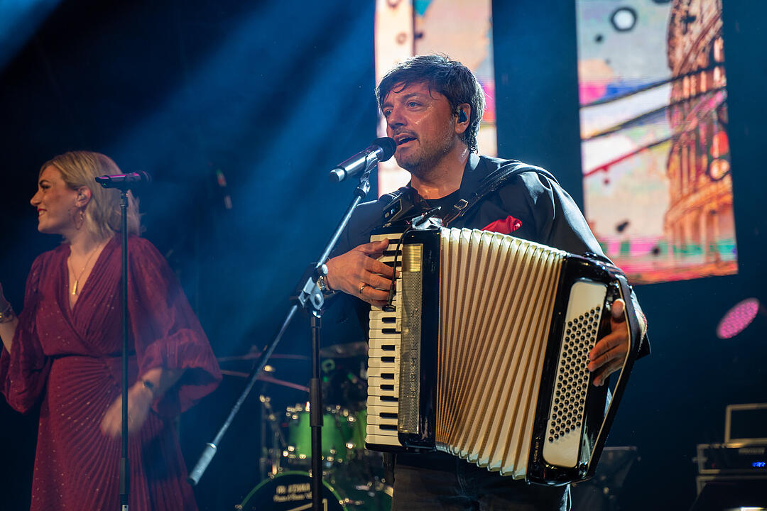 Ricchi e Poveri, Gemelli Diversi, Pino Barone Band, u.v.m.