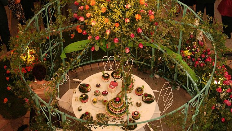 Beim Rosenball