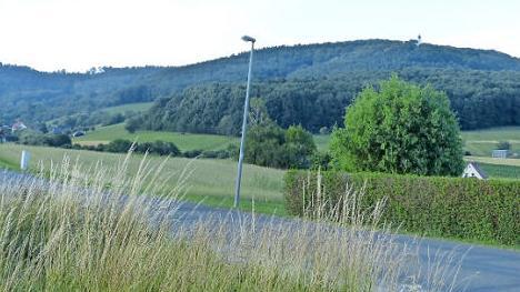 Die Weilersbacher Räte haben sich auf den Vorentwurf für die Bebauung des Höhenrückens nördlich der Annakirche geeinigt. Foto: Pauline Lindner