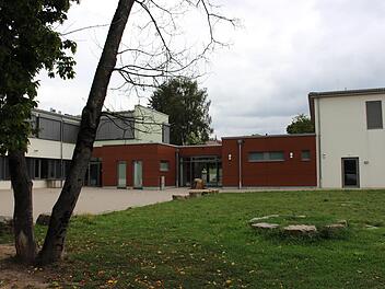 Die Schule in Pommersfelden soll wie die in Sambach Glasfaseranschluss bekommen. Um Kosten zu sparen, soll eine gemeinsame Trasse mit Schloss Weissenstein genutzt werden.Evi Seeger