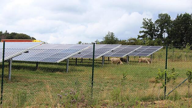 Auf dieser Anlage bei Weingartsgreuth haben sich die Adelsdorfer Gemeinderäte informiert.  Foto: Andreas Dorsch