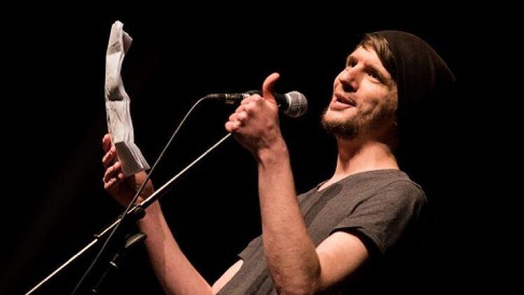 Den Erlangener Steven Mularczyk kennt das Münnerstädter Poetry Slam-Publikum aus dem Februar, als er den damaligen Slam gewann. Bei der dritten Auflage am 6. November ist er wieder mit dabei. Andi Pontanus
