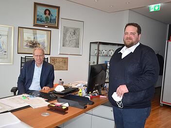 Nur fürs Foto kurz ohne Maske: Bürgermeister German Hacker ( links) und Kämmerer Stefan Zenger Bernhard Panzer