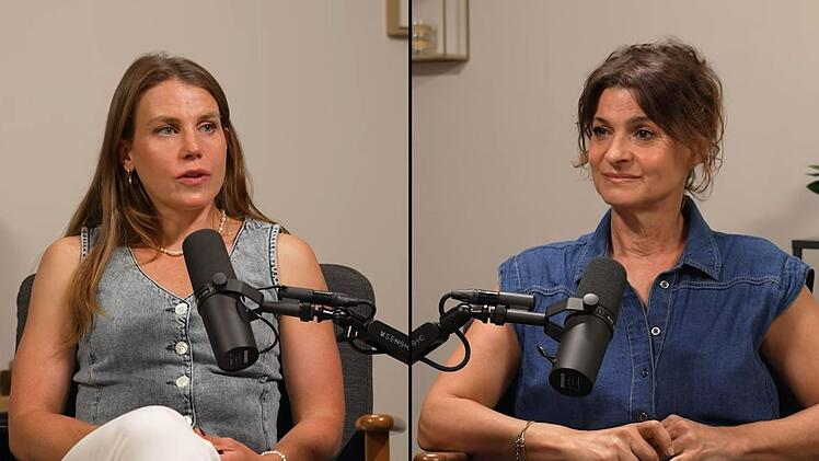 Marlene Lufen (rechts) kann kaum fassen, was ihr Nathalie Sch&ouml;ffmann erz&auml;hlt.
