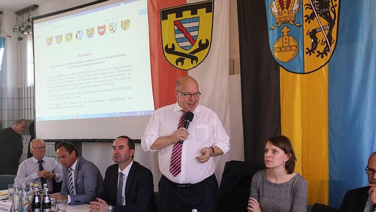 Peter Altmaier beantwortet die Fragen.