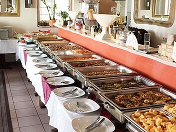 Kulmbacher Restaurant "Delphi"  verhindert "einen Berg Abfall" - und verschenkt Essen