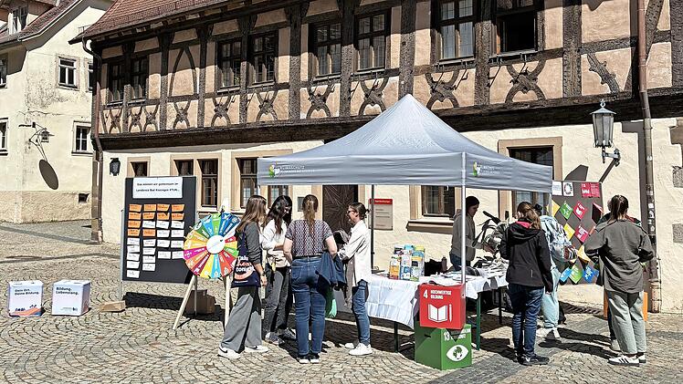 Bei den Aktionswochen konnten Interessierte einen Stand am Bad Kissinger Rathausplatz besuchen.
