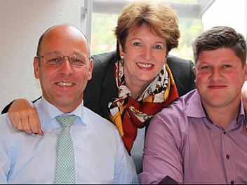 Vereinsspitze: Bad Brückenaus Bürgermeisterin Brigitte Meyerdierks steht dem Verein der Brückenauer Rhönallianz vor. Ihre Stellvertreter sind Alexander Schneider (rechts), Bürgermeister der Gemeinde Geroda, und Wildfleckens Bürgermeister Gerd Kleinhenz. Foto: Ulrike Müller