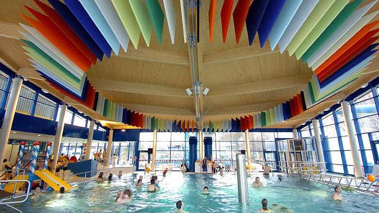 Im Aquaria in Coburg werden die Baderegeln jetzt vorsorglich in verschiedenen Sprachen ausgehängt. Foto: Archiv