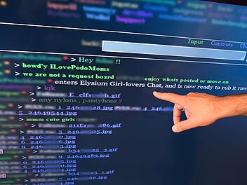 Ein Screenshot eines Chat-Protokolls der Kinderpornografie-Plattform "Elysium". Foto: Arne Dedert