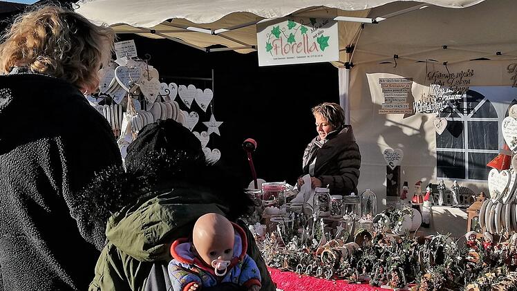 Eindrücke vom Weihnachtsmarkt der Lebenshilfe-Werkstatt in Nüdlingen. Foto: Sigismund von Dobschütz