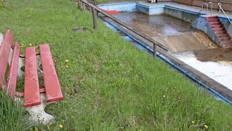 Im Becken steht der Schlamm. Foto: Jennifer Hauser