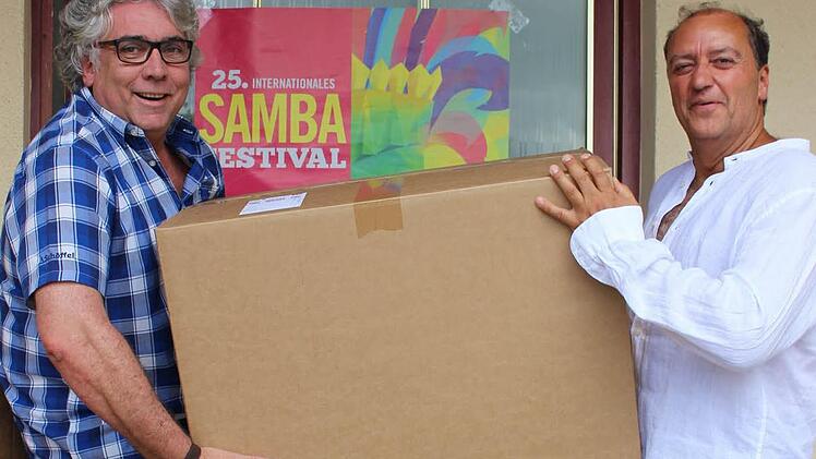 Christof Pilarzyk (links) und Rolf Beyersdorf stemmen ihr Samba-Festival seit 24 Jahren. Foto: Ulrike Nauer