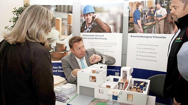 Am Stand der Berufsgenossenschaft ging es um Sicherheit am Arbeitsplatz. Foto: Richard Sänger