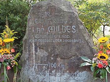 Zur Erinnerung an den Heimatort Milbes wurde in der Bismarckanlage ein Gedenkstein aufgestellt.