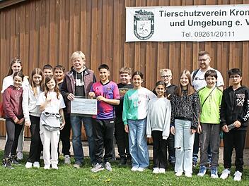 1250 Euro spendete die Maximilian-von-Welsch-Schule an das Kronacher Tierheim.