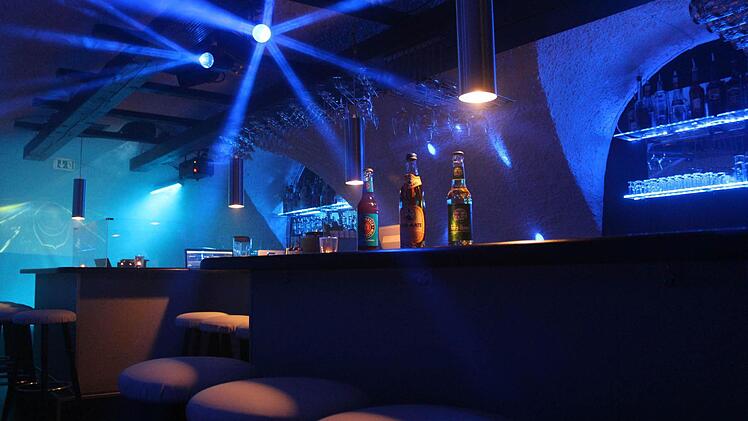 Der ehemalige Altstadtclub ist kaum wiederzuerkennen. Aus dem altbackenem Innenleben ist eine moderne Bar geworden.  Fotos: Martin Kreklau