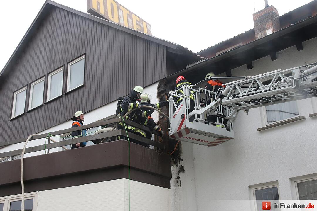 Schwelbrand in Gasthof in Großheirath